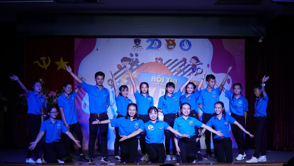 Information technology students participate in the dance competition